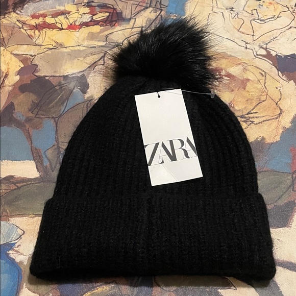 Zara Black Knit Hat with Pom Pom 🎄1 HOUR SALE🎄